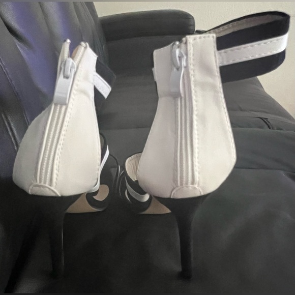 ChicMe: Women’s Stripes Open Toe Thin Heeled Sandals: Size 11 - Picture 4 of 6